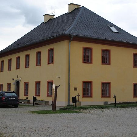 Penzion Na Fare Dubenec Экстерьер фото