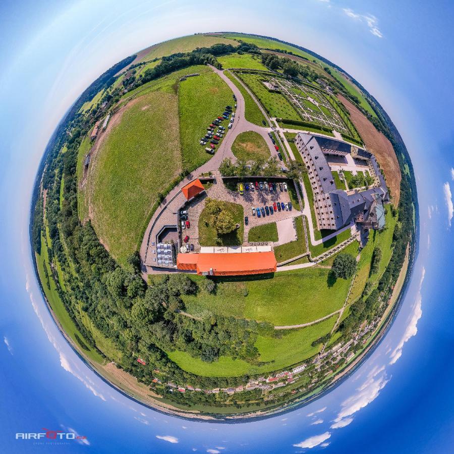 Penzion Na Fare Dubenec Экстерьер фото