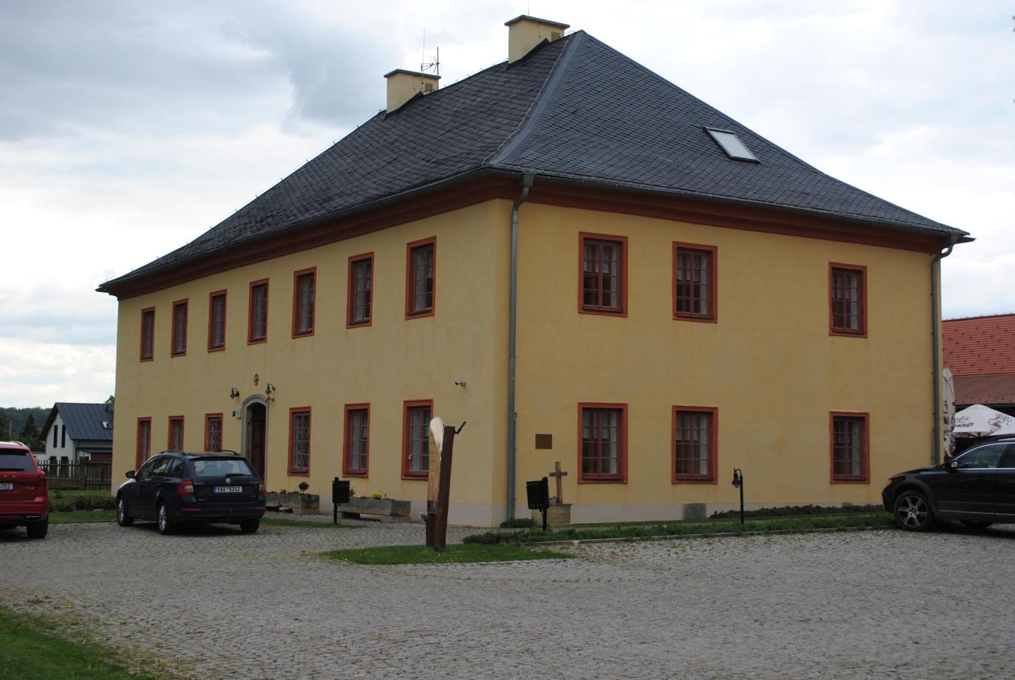 Penzion Na Fare Dubenec Экстерьер фото