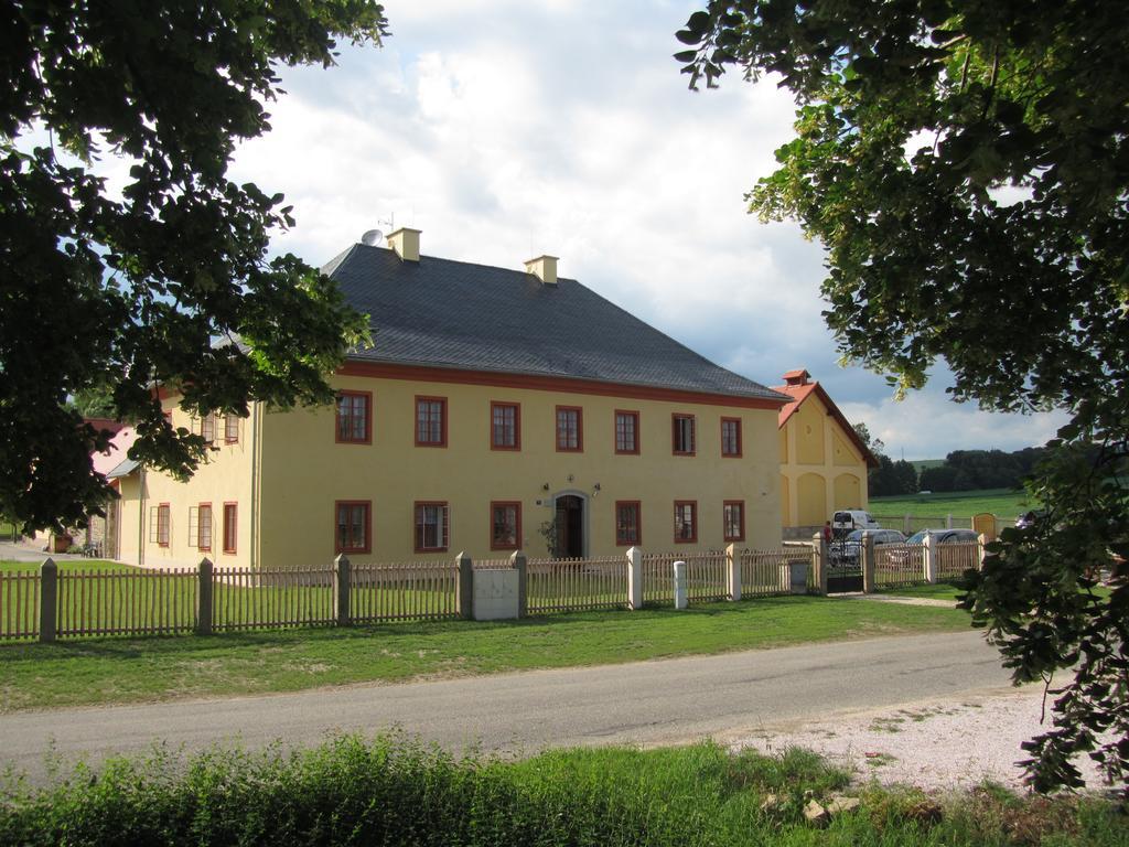 Penzion Na Fare Dubenec Экстерьер фото